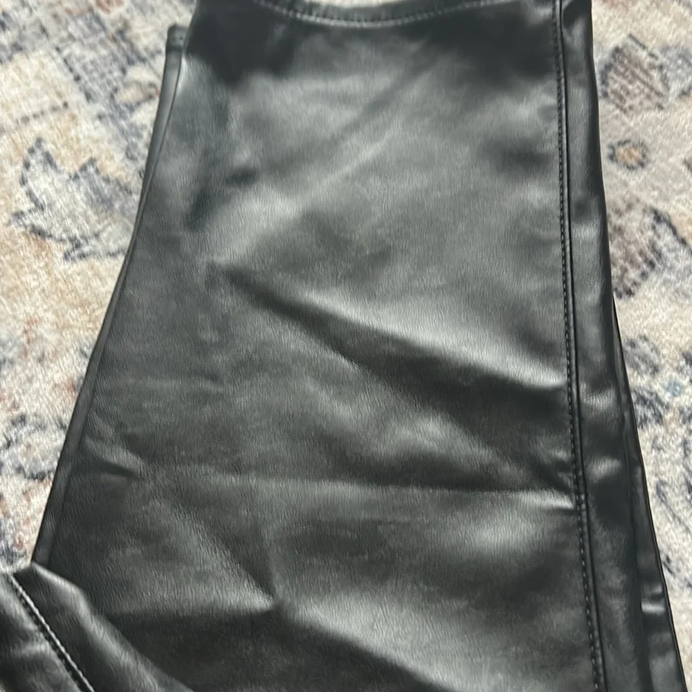 Great condition worn once Sleek Black Faux Leather Pants - Picture 3 of 4
